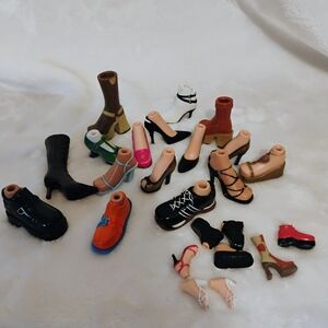 Lot Of 16 Individual Single Bratz Shoes Boots Sandals Heels + 8 Mini Toy Fashion